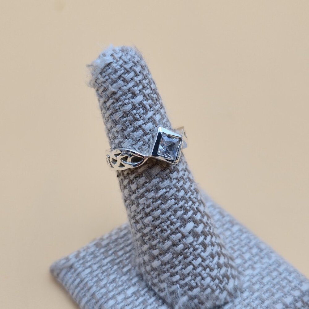 Size 5.5 Sterling Silver Celtic Pattern Cubic Zirconia Gem Ring A4678 - Picture 3 of 9
